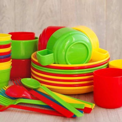 أطباق و أكواب