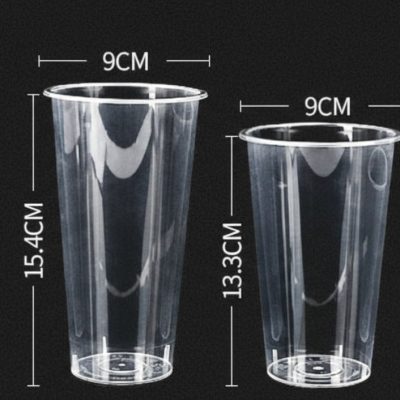 الأكواب البلاستيكية