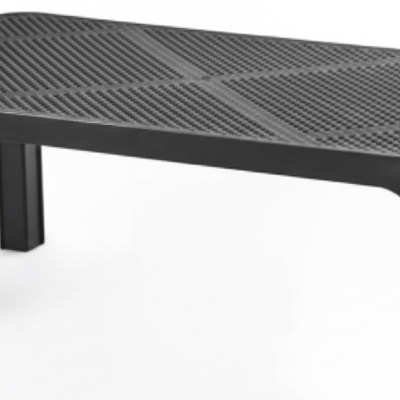 الطاولات البلاستيكية